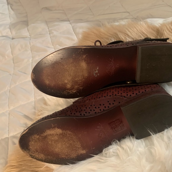 PATRICIA NASH BURGUNDY PERFORATED LASER CUT ANKLE SHOE. - Picture 6 of 6